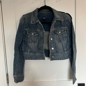 Vintage gap cropped Jean jacket. Slightly distressed